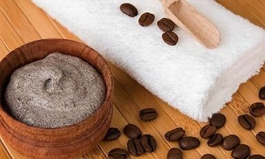Home peeling to rejuvenate facial skin